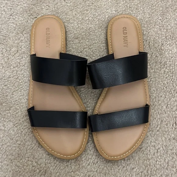 Bundle of 4 Pairs of Women’s Old Navy Sandals and Flip Flops - Size 8 - Picture 2 of 9